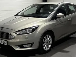 Grå Begagnad 2015 Ford Focus Titanium Halvkombi | 64 900 kr (Marknadspris)