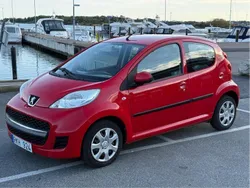 Röd Begagnad 2010 Peugeot 107 Halvkombi | 40 000 kr (Marknadspris)