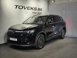 Svart (grenadilla black metallic) Ny 2025 VW Tiguan SUV | 609 400 kr