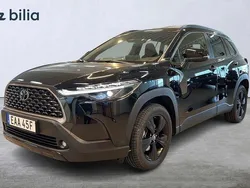 Svart Begagnad 2025 Toyota Corolla Cross Style SUV | 389 900 kr (Marknadspris)