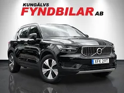 Svart Begagnad 2021 Volvo XC40 Momentum SUV | 364 900 kr (Marknadspris)
