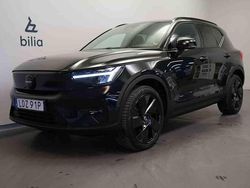Svart Begagnad 2025 Volvo EX40 Single Motor Extended Range SUV | 519 500 kr (Marknadspris)