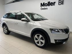 Vit (candy white) Begagnad 2019 Skoda Octavia Scout Kombi | 204 900 kr (Marknadspris)