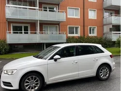 Vit Begagnad 2016 Audi A3 Sportback Attraction Halvkombi | 115 000 kr (Marknadspris)