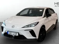 Vit (white) Begagnad 2023 MG MG4 EV Halvkombi | 271 000 kr