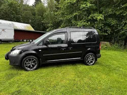 Svart Begagnad 2012 VW Caddy Comfortline Minibuss | 67 000 kr (Bra pris)