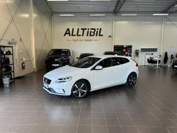 Vit Begagnad 2019 Volvo V40 R-Design Kombi | 169 900 kr (Marknadspris)