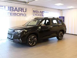 Svart (crystal black silica) Ny 2025 Subaru Forester SUV | 423 400 kr (Bra pris)