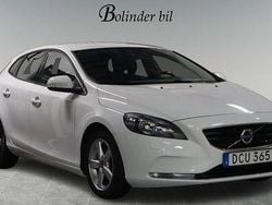 Vit Begagnad 2014 Volvo V40 Kinetic Halvkombi | 118 900 kr (Marknadspris)
