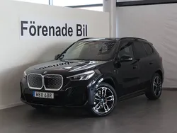 Svart Ny 2025 BMW iX1 M Sport SUV | 626 500 kr (Marknadspris)