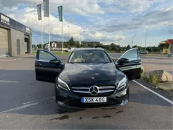 Svart Begagnad 2020 Mercedes C300e Avantgarde Kombi | 325 000 kr (Marknadspris)