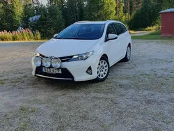 Vit Begagnad 2013 Toyota Auris Touring Sports Active Kombi | 75 000 kr (Marknadspris)