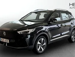 Svart (black) Begagnad 2022 MG ZS Luxury Sedan | 244 900 kr (Bra pris)