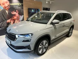 Grå Begagnad 2024 Skoda Karoq Style SUV | 328 900 kr (Marknadspris)