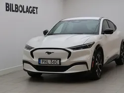 Vit Begagnad 2021 Ford Mustang Mach-E Standard Range SUV | 379 800 kr (Marknadspris)