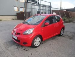 Röd Begagnad 2009 Toyota Aygo Halvkombi | 37 900 kr (Marknadspris)