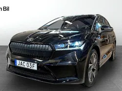 Svart Begagnad 2022 Skoda Enyaq iV Comfort SUV | 449 900 kr (Marknadspris)