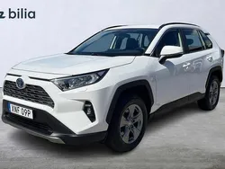 Vit Begagnad 2022 Toyota RAV4 Hybrid Active SUV | 359 800 kr (Bra pris)