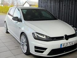 Vit Begagnad 2014 VW Golf VII R Halvkombi | 205 000 kr (Marknadspris)