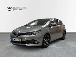 Ljusgrå Begagnad 2018 Toyota Auris Hybrid Edition Halvkombi | 199 900 kr (Lite dyr)
