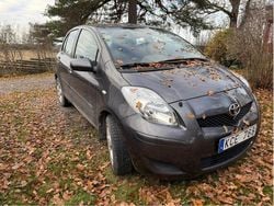 Grå Begagnad 2009 Toyota Yaris Halvkombi | 55 000 kr (Marknadspris)