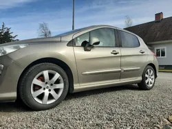 Grå Begagnad 2011 Peugeot 308 Halvkombi | 42 000 kr (Marknadspris)