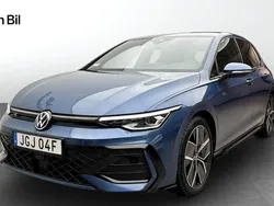 Mörkblå Begagnad 2024 VW Golf VIII R-line Halvkombi | 349 900 kr (Lite dyr)