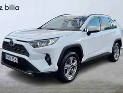 Vit Begagnad 2022 Toyota RAV4 Hybrid Active SUV | 364 900 kr (Marknadspris)