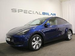 Blå (blå metallic) Begagnad 2023 Tesla Model Y Standard Range SUV | 349 000 kr (Marknadspris)