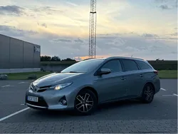 Grå Begagnad 2015 Toyota Auris Touring Sports Edition Kombi | 116 000 kr (Marknadspris)