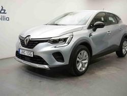 Grå Begagnad 2023 Renault Captur SUV | 189 900 kr (Marknadspris)