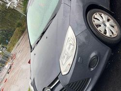 Grå Begagnad 2012 Ford Focus Trend Halvkombi | 40 000 kr (Bra pris)