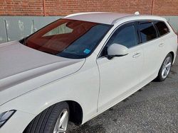 Vit Begagnad 2019 Volvo V90 Momentum Kombi | 240 000 kr (Marknadspris)