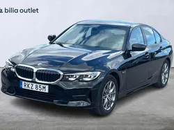 Svart Begagnad 2022 BMW 330 Sport Line Sedan | 314 900 kr