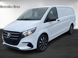 Arktisk vit Ny 2025 Mercedes Vito Minibuss | 630 125 kr (Marknadspris)