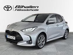 Silver Begagnad 2024 Toyota Yaris Hybrid Style Halvkombi | 279 900 kr (Dyr)
