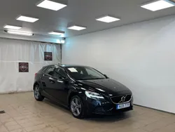 Svart Begagnad 2017 Volvo V40 Momentum Kombi | 149 800 kr (Marknadspris)