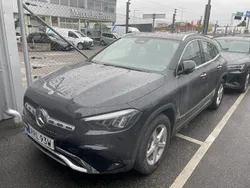 Svart Ny 2024 Mercedes GLA200 Business SUV | 420 000 kr