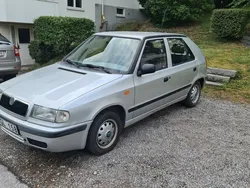 Grå Begagnad 2000 Skoda Felicia Halvkombi | 17 900 kr