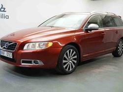 Röd Begagnad 2013 Volvo V70 Kombi | 124 900 kr