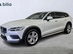 Begagnad 2022 Volvo V60 CC Kombi | 359 000 kr (Bra pris)