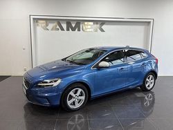 Blå Begagnad 2018 Volvo V40 R-Design Halvkombi | 209 000 kr (Marknadspris)