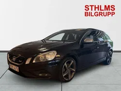 Svart Begagnad 2013 Volvo V60 R-Design Kombi | 99 500 kr (Marknadspris)