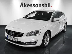 Vit Begagnad 2015 Volvo V60 Summum Kombi | 159 000 kr (Dyr)