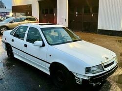 Vit Begagnad 1990 Opel Vectra Sedan | 25 000 kr