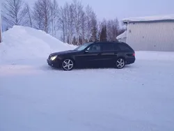 Svart Begagnad 2006 Mercedes E280 Kombi | 35 000 kr