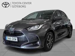 Mörkgrå Begagnad 2022 Toyota Yaris Hybrid Active Halvkombi | 229 900 kr (Lite dyr)