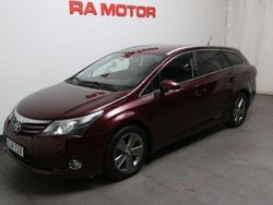 Mörkröd Begagnad 2015 Toyota Avensis Multidrive S Kombi | 149 800 kr (Marknadspris)