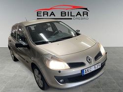 Ljusgrå (grå) Begagnad 2008 Renault Clio II Halvkombi | 29 500 kr (Marknadspris)