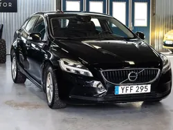 Svart Begagnad 2016 Volvo V40 Kinetic Kombi | 129 900 kr (Marknadspris)